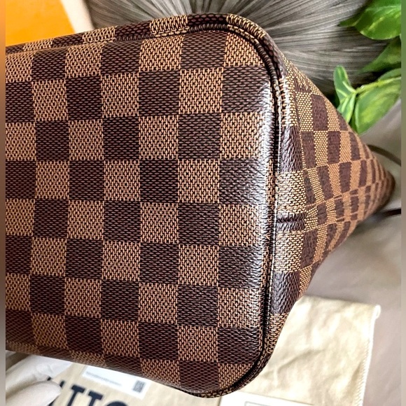 Gorgeous Authentic Louis Vuitton Damier Ebene Neverfull MM, NWT! - Picture 8 of 16